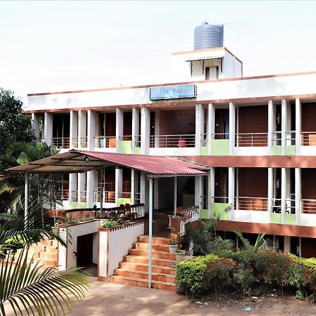 River Palace - A Valley View Hotel Panchgani Exterior photo