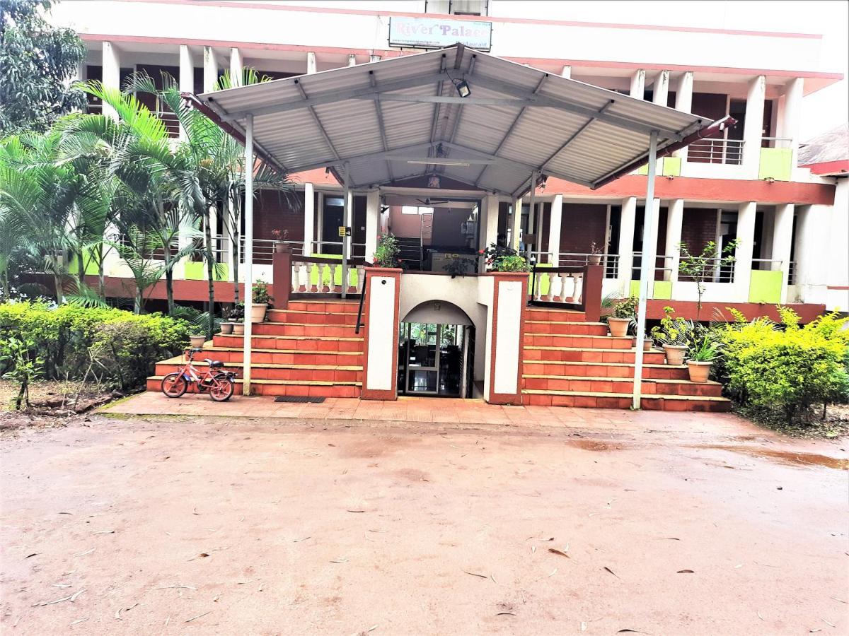 River Palace - A Valley View Hotel Panchgani Exterior photo