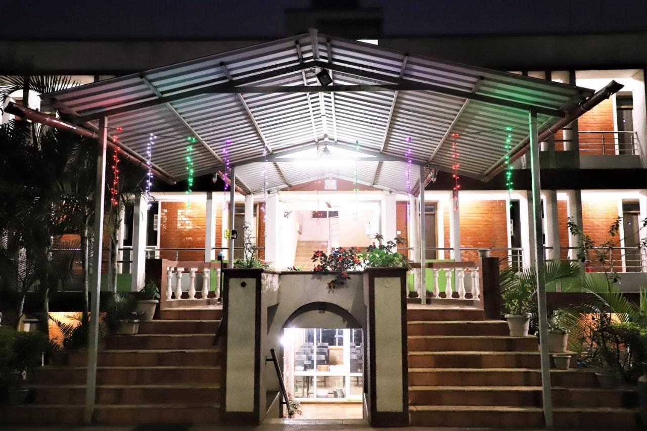 River Palace - A Valley View Hotel Panchgani Exterior photo
